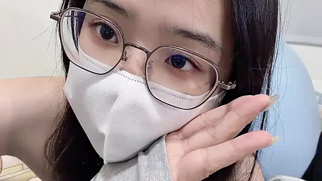 LHeart online show from April 23, 1:57 pm