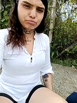 Snapshot of Alis_1327 chatting on September 24, 1:32 pm Alis 1327 online show from September 24, 1:32 pm