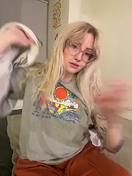 seeunexttuesday online show from April 21, 1:53 am