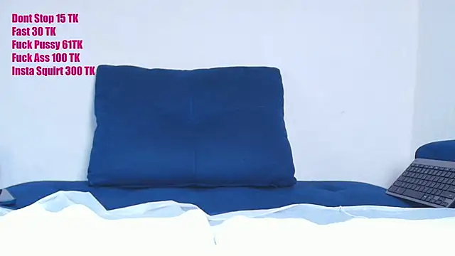 Snapshot of couplelove543 chatting on October 13, 6:43 pm couplelove543 online show from October 13, 6:43 pm