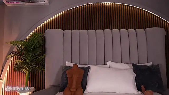 KatlynRous online show from December 20, 5:28 pm