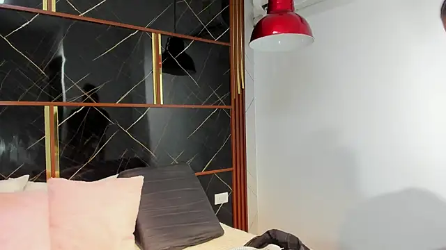 HannyThompson online show from November 12, 7:12 pm