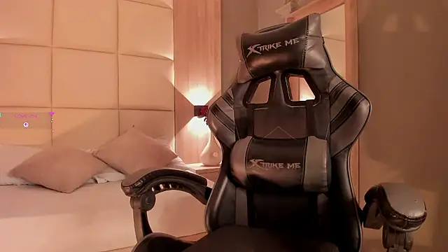 emma fhox online show from October 31, 2:57 am