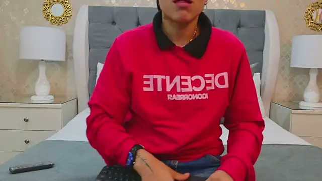 ZoeKrug online show from October 31, 12:09 pm