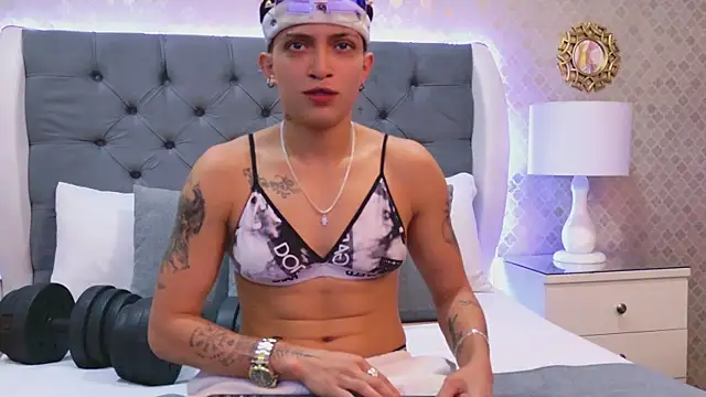 ZoeKrug online show from December 17, 12:31 pm