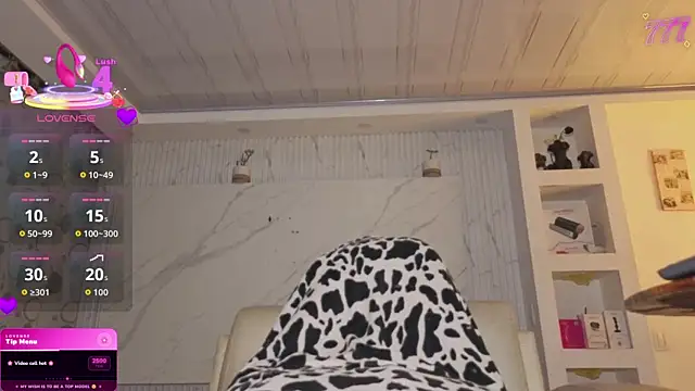 Chloe cooperr online show from April 21, 1:20 am