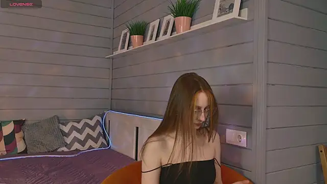 Vikki wyye online show from October 12, 6:49 am