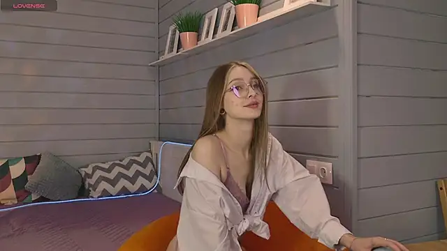 Vikki wyye online show from October 9, 5:33 am