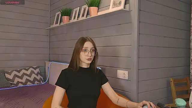Vikki wyye online show from September 24, 4:11 am