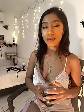 LeilaEbony online show from October 9, 4:00 pm