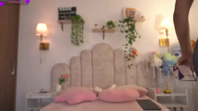 violeth     online show from March 30, 1:11 pm