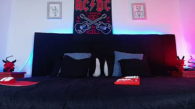 Alisse Moore online show from February 4, 12:41 pm