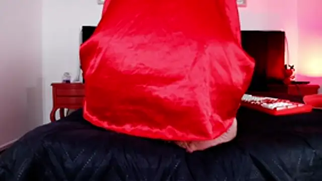 Alisse Moore online show from April 23, 12:29 pm