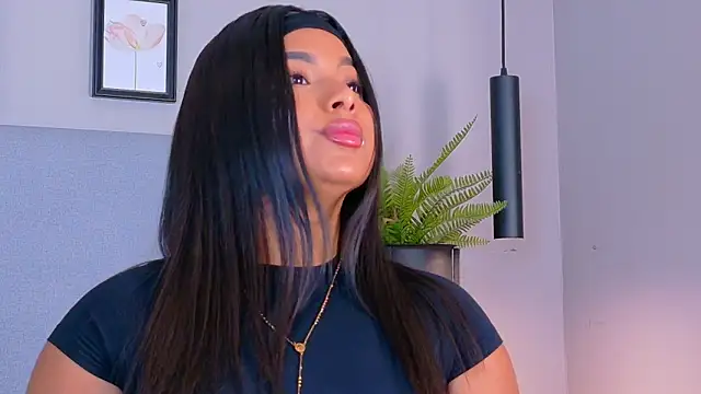 LanaRozz online show from April 24, 8:00 pm