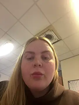 IslaMae online show from March 25, 1:25 pm