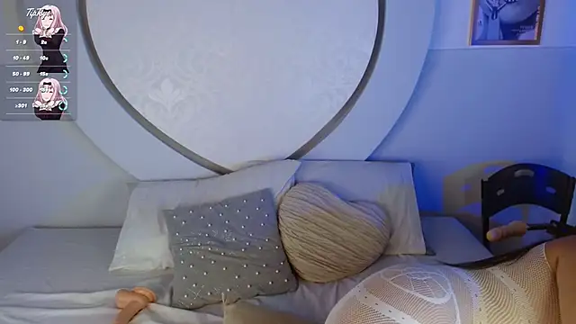 agathacollinz online show from November 18, 2:51 pm