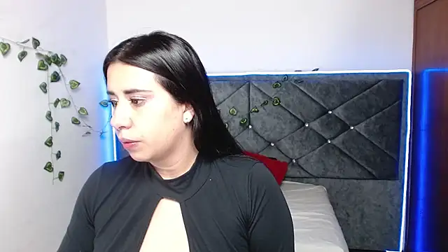 Julieta curvy69 online show from February 9, 12:29 pm