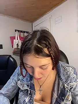 Karen18 boobs online show from April 25, 3:42 am