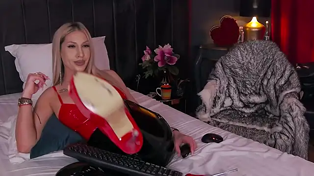 VickiSpice online show from April 18, 7:58 pm