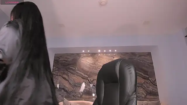 LeahLombardi  online show from March 26, 3:41 am