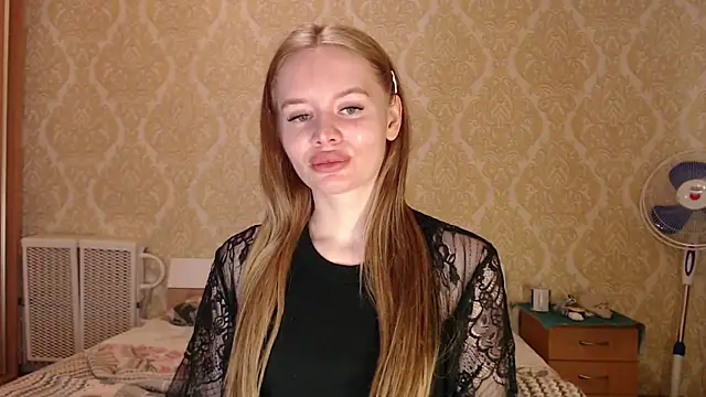 Kitkaat00 online show from April 27, 7:00 pm