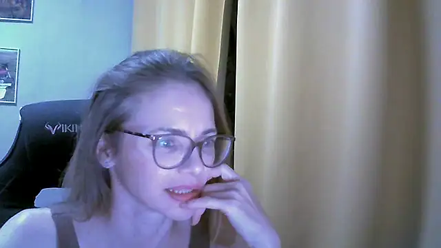 Snapshot of SEA_Dream chatting on October 11, 5:48 pm SEA Dream online show from October 11, 5:48 pm