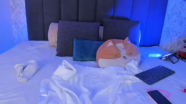 dana hazze online show from December 17, 9:19 pm