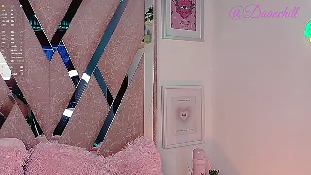 Snapshot of ScarlettRusso1 chatting on September 10, 1:44 pm ScarlettRusso1 online show from September 10, 1:44 pm