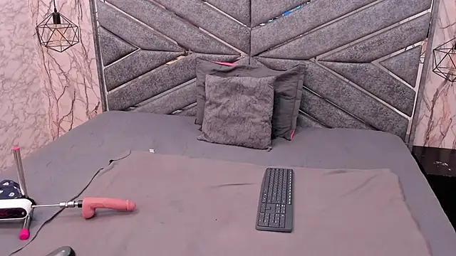 SASHA BROWNIE   online show from February 2, 7:46 pm