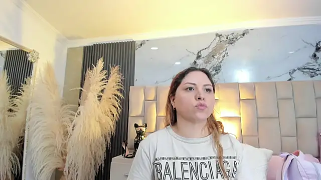 cloesummerr  online show from April 23, 1:02 pm