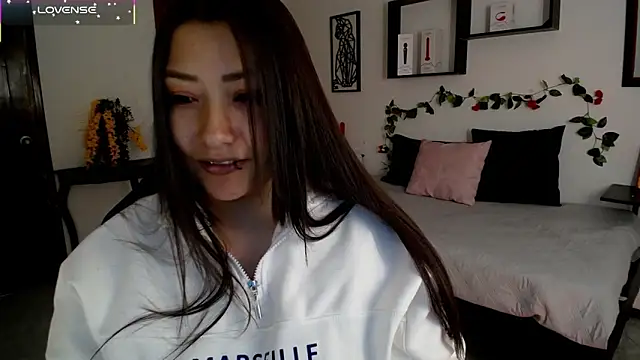 Mia 1120 online show from November 4, 8:25 pm