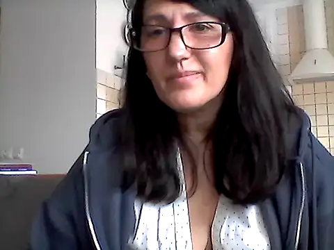 Elena48324 online show from April 13, 10:38 am