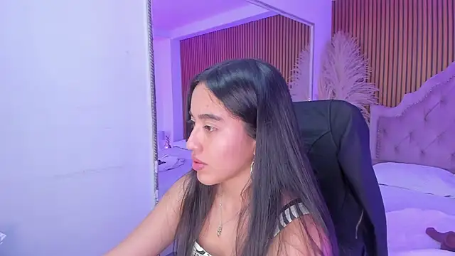 Starbutterflyy  online show from April 23, 5:26 am