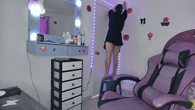 soffy rosses online show from June 11, 12:13 pm