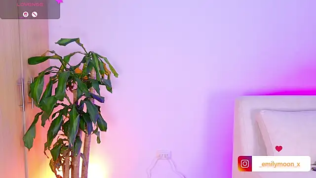 onlyemily  online show from April 28, 2:27 am