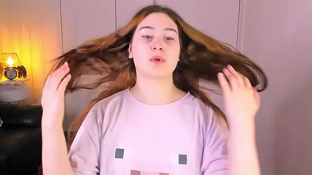 Lili Luuu online show from March 16, 3:05 pm