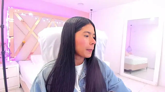 samantaa shy online show from April 25, 3:31 am