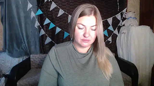 Snapshot of NikaSkylink chatting on October 6, 3:45 am NikaSkylink online show from October 6, 3:45 am