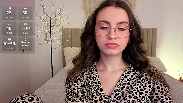 Real cutie1 online show from June 9, 1:21 pm