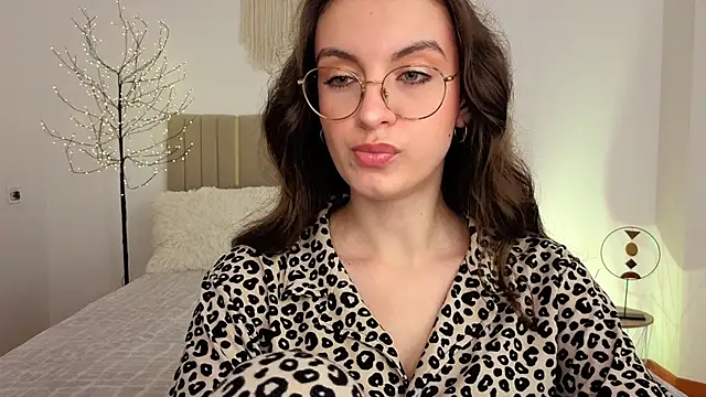 Real cutie1 online show from June 10, 1:32 pm