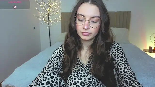 Real cutie1 online show from April 18, 1:35 pm