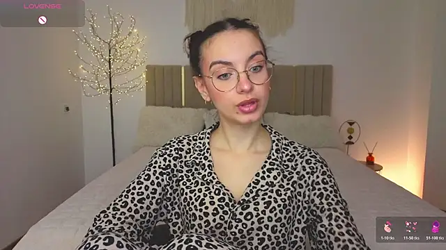 Real cutie1 online show from April 21, 12:56 pm