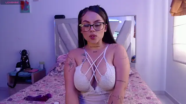Vivianita Lov19 online show from October 6, 7:51 pm