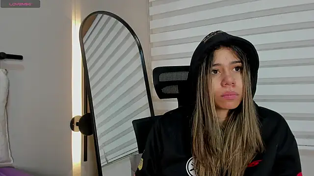 Rachell criss online show from December 18, 4:17 am