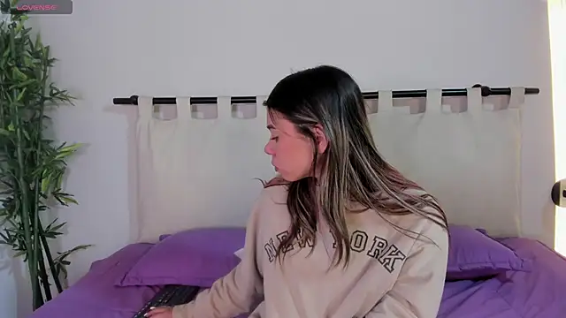 Rachell criss online show from February 19, 4:34 am