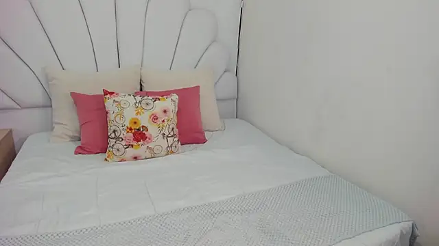 Snapshot of shamara_thomson chatting on October 17, 10:46 pm shamara thomson online show from October 17, 10:46 pm