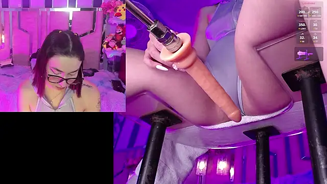 NicoleFerrel online show from April 26, 2:48 pm