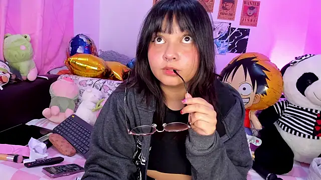 Lolii Zoe online show from March 13, 12:45 am