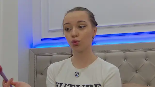 ZoeyNeal online show from March 20, 1:49 pm