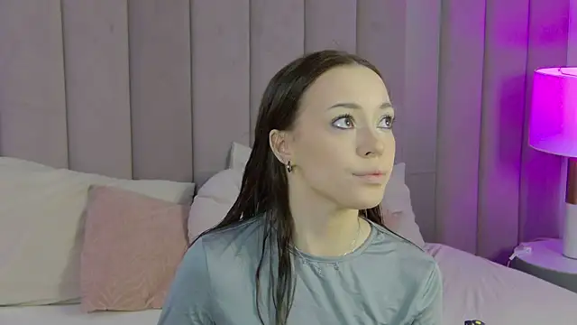 ZoeyNeal online show from April 26, 2:59 pm